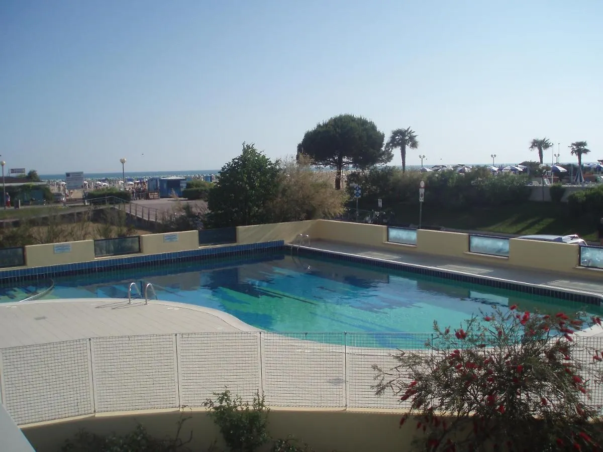 Comfortable Apartment With A Shared Pool - Beahost Bibione