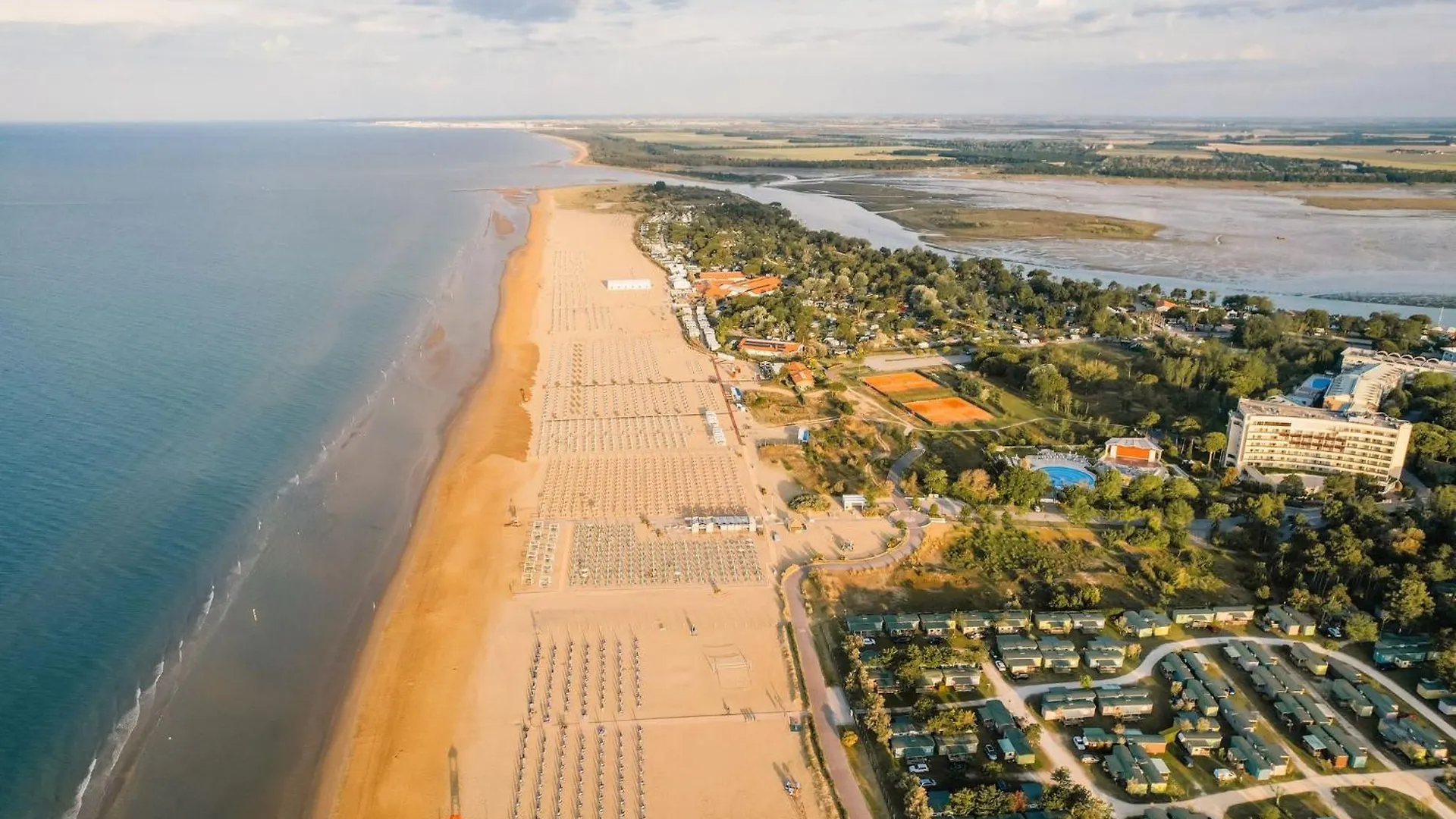 Comfortable Apartment With A Shared Pool - Beahost Bibione Italy